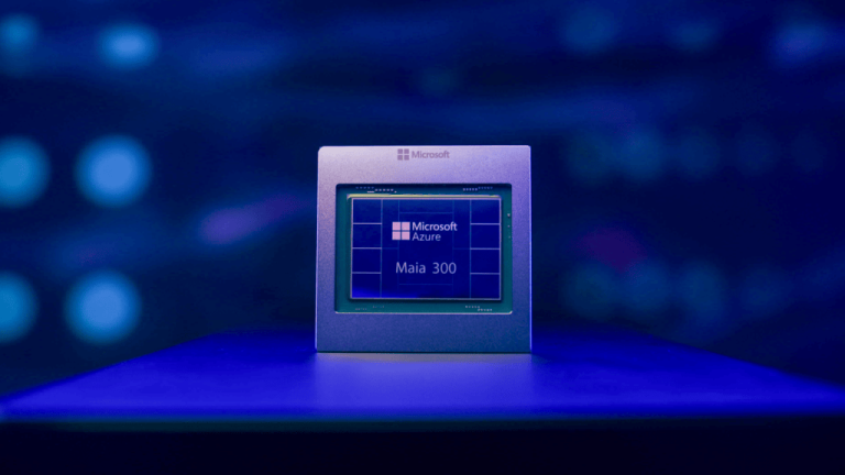 Chip Microsoft Azure Maia 300 sobre fondo azul oscuro